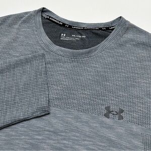 Under Armour Men’s Slim Fit Fitted Crew Neck Long Sleeve Shirt